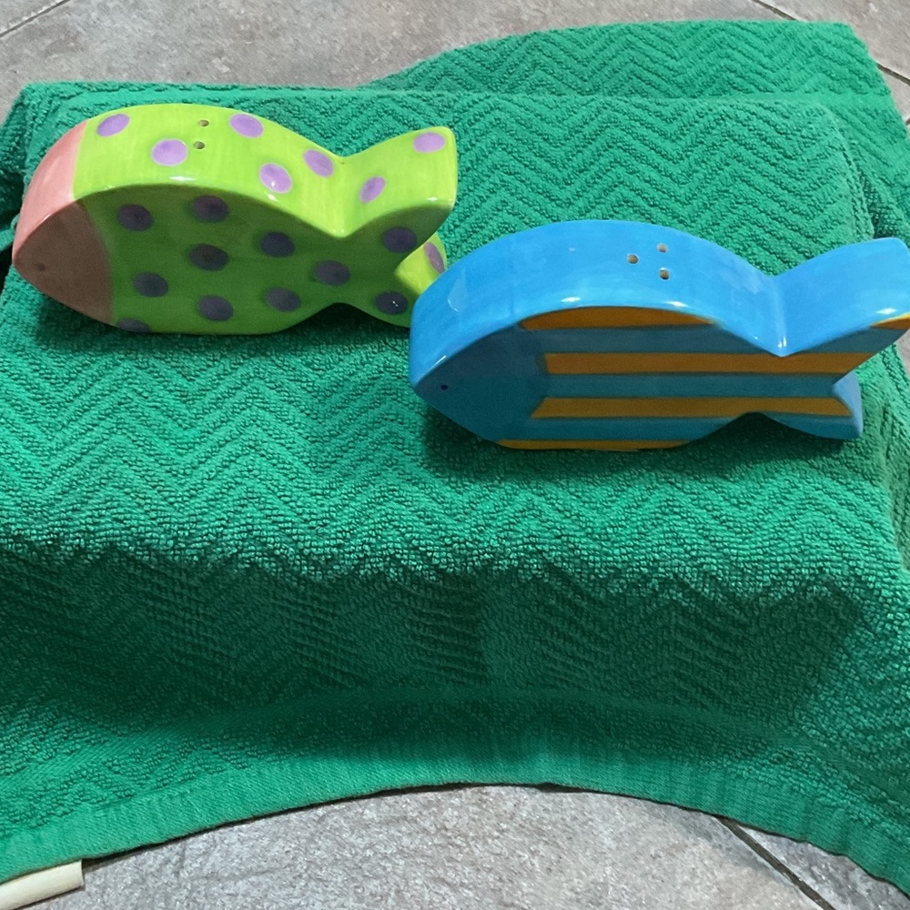 Colorful Fish Salt and Pepper Shaker Set - Blue & Green
